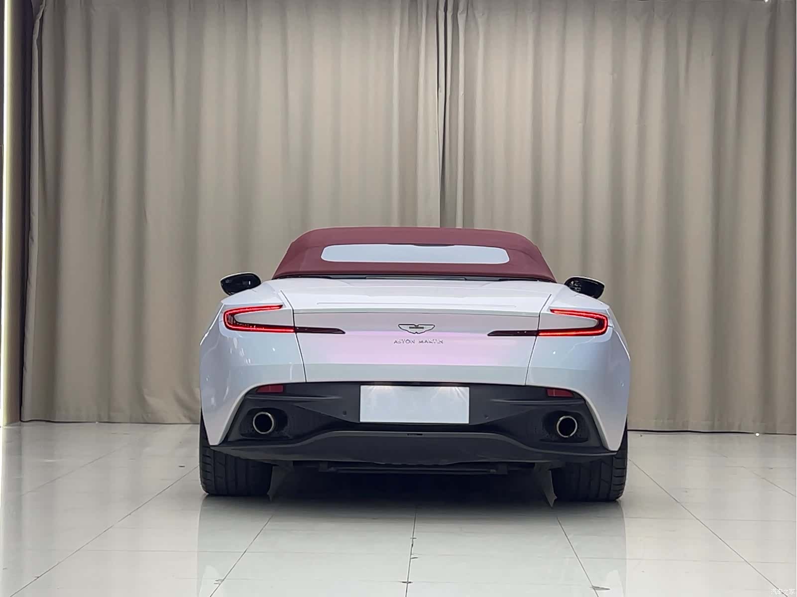 Aston Martin DB11, 2020 11