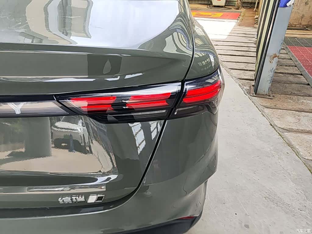 Geely Binray, 2022 8