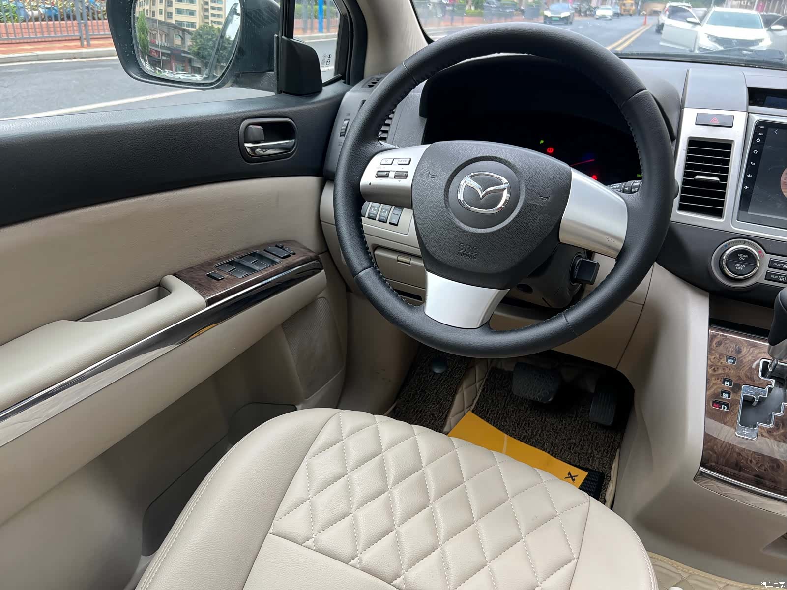 Mazda 8, 2014 17