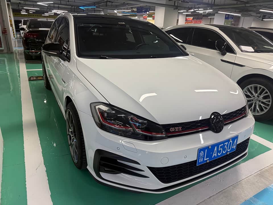Volkswagen Golf GTI