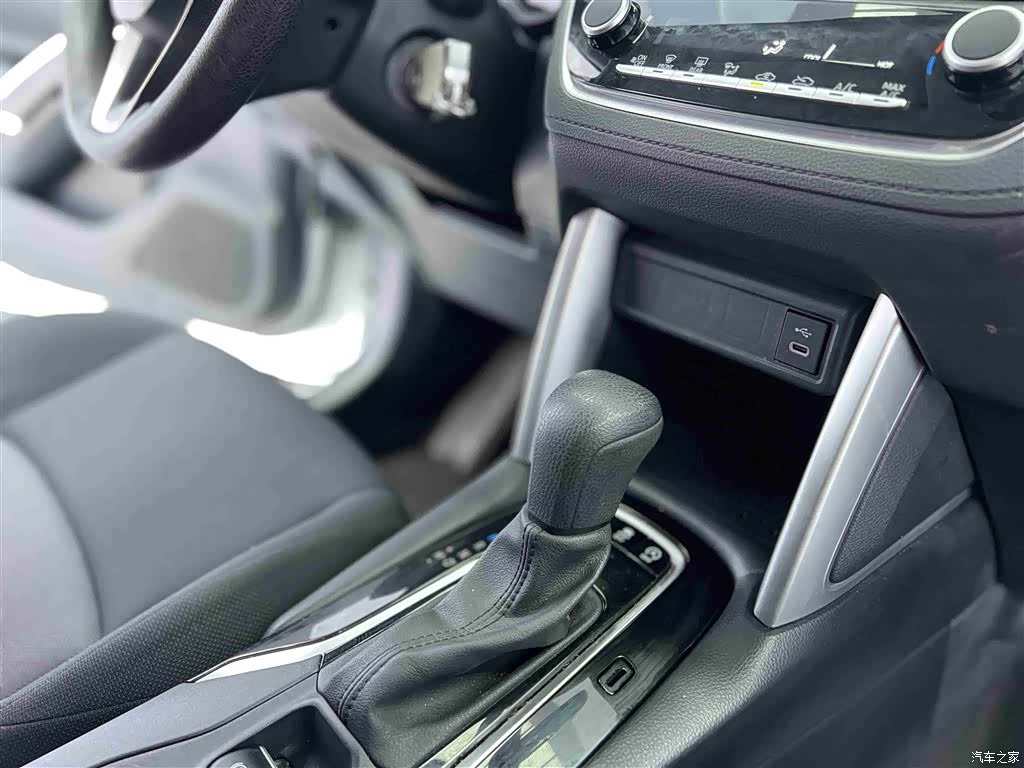 Toyota Frontlander, 2023 13