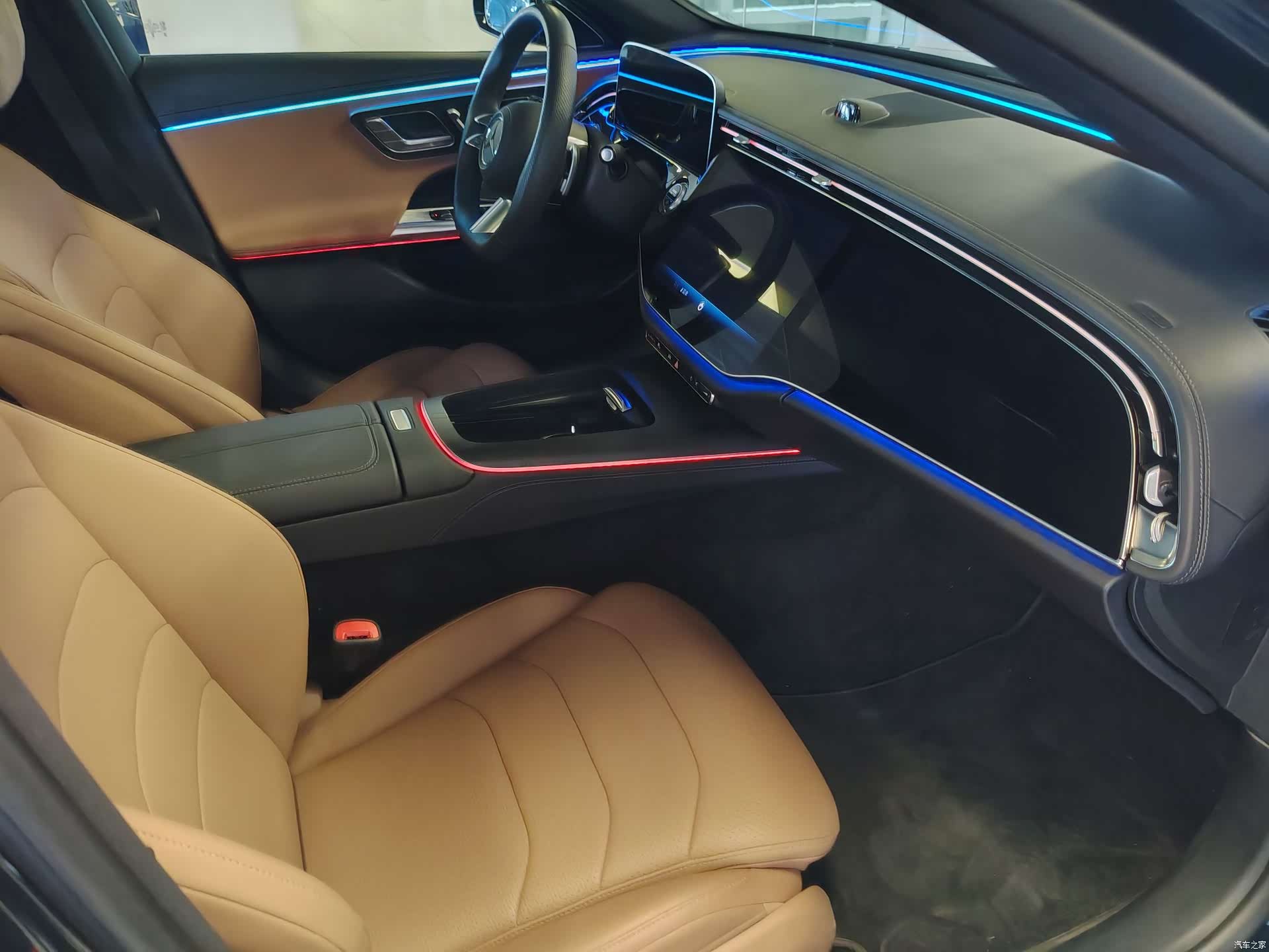 Mercedes-Benz E-Class, 2023 36
