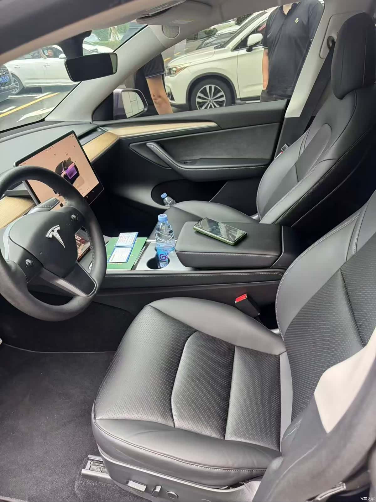 Tesla Model Y, 2022 все фото