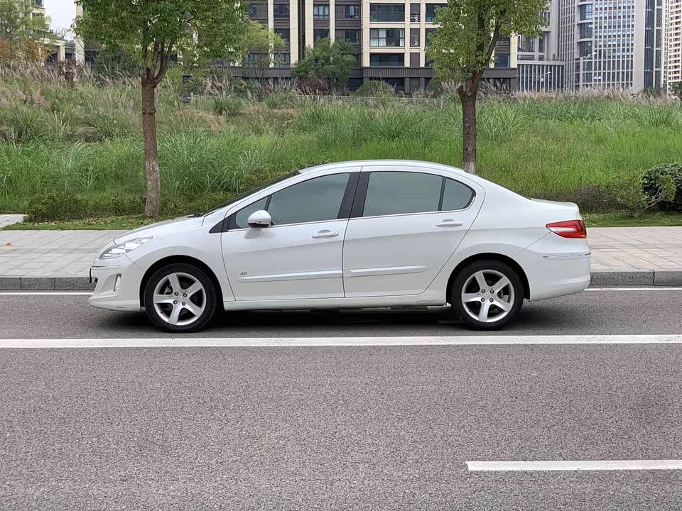 Peugeot 408