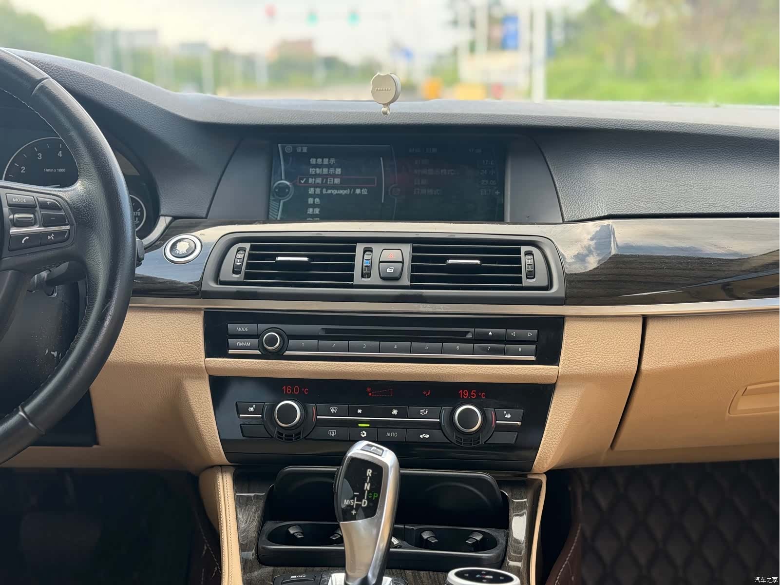 BMW 5 Series, 2011 11