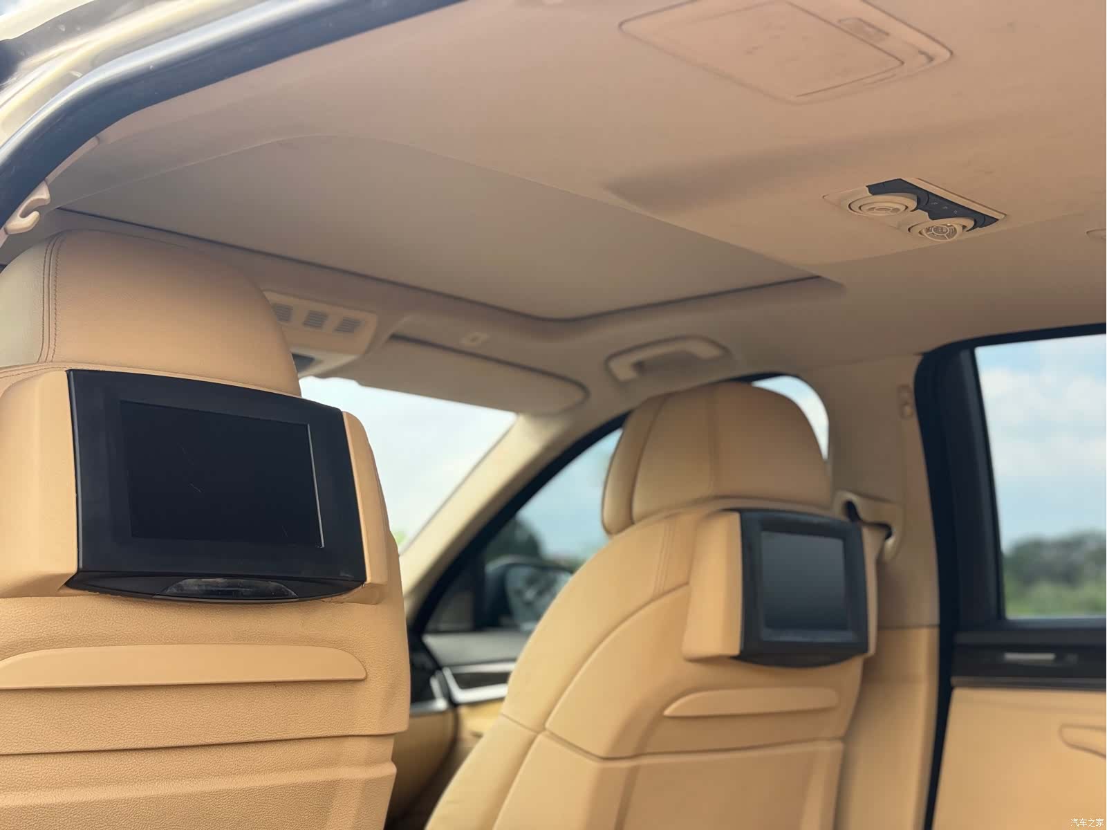 BMW 5 Series, 2011 9