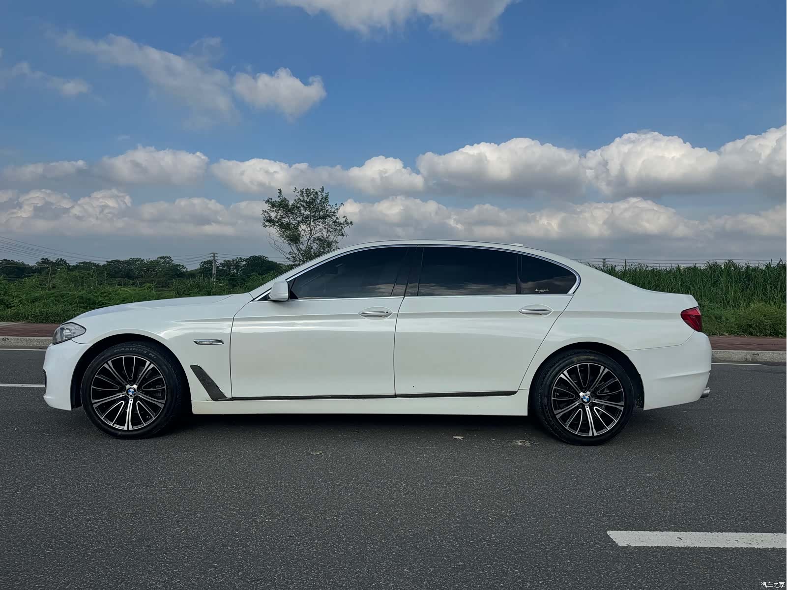 BMW 5 Series, 2011 23