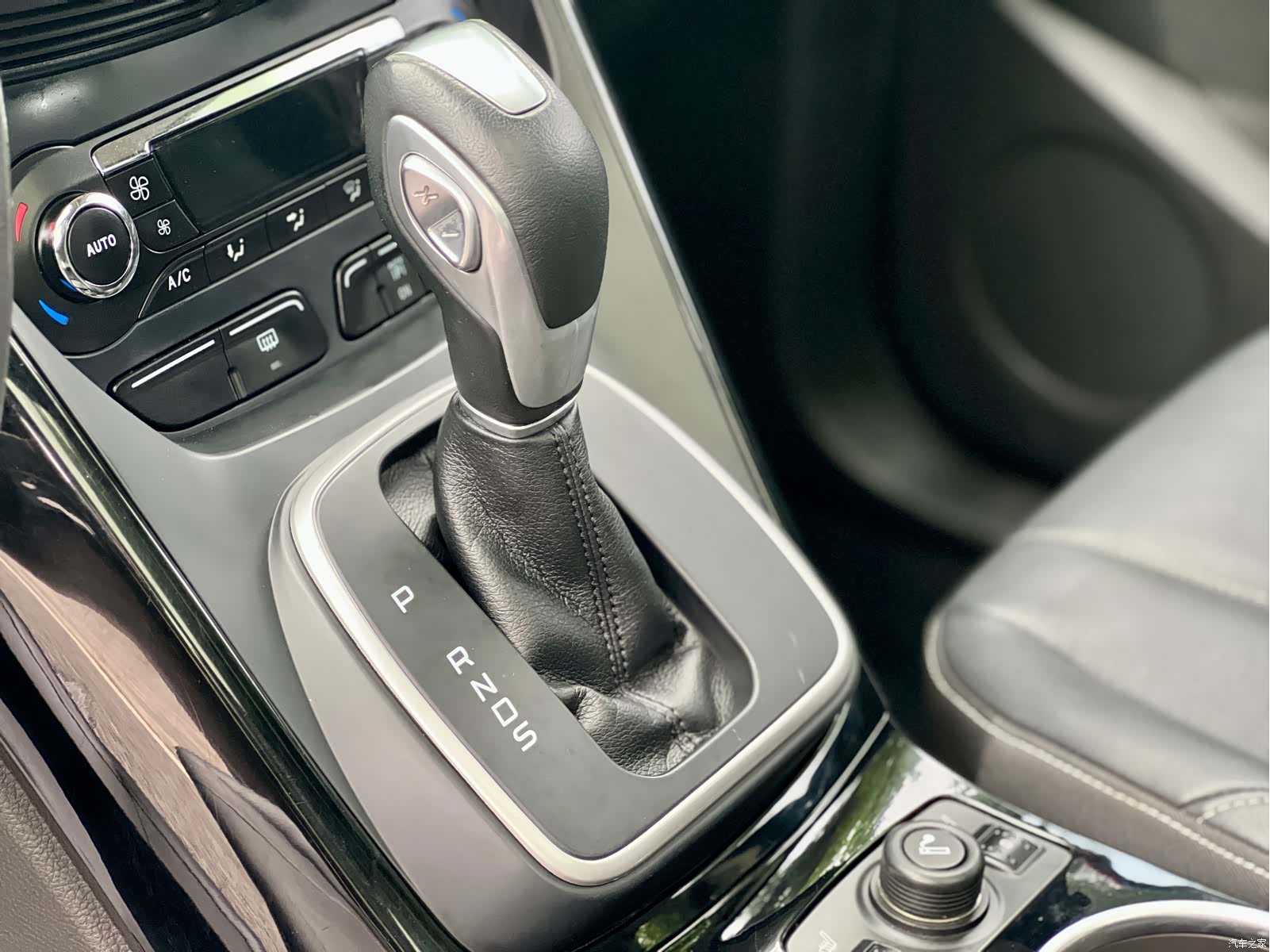 Ford Kuga, 2013 8