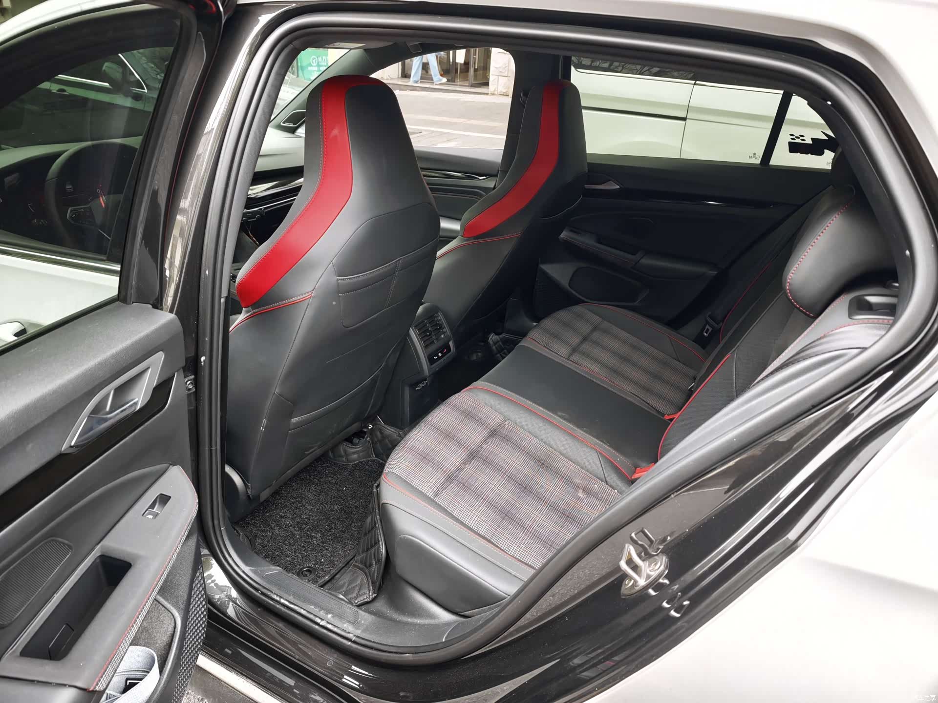 Volkswagen Golf, 2023 12