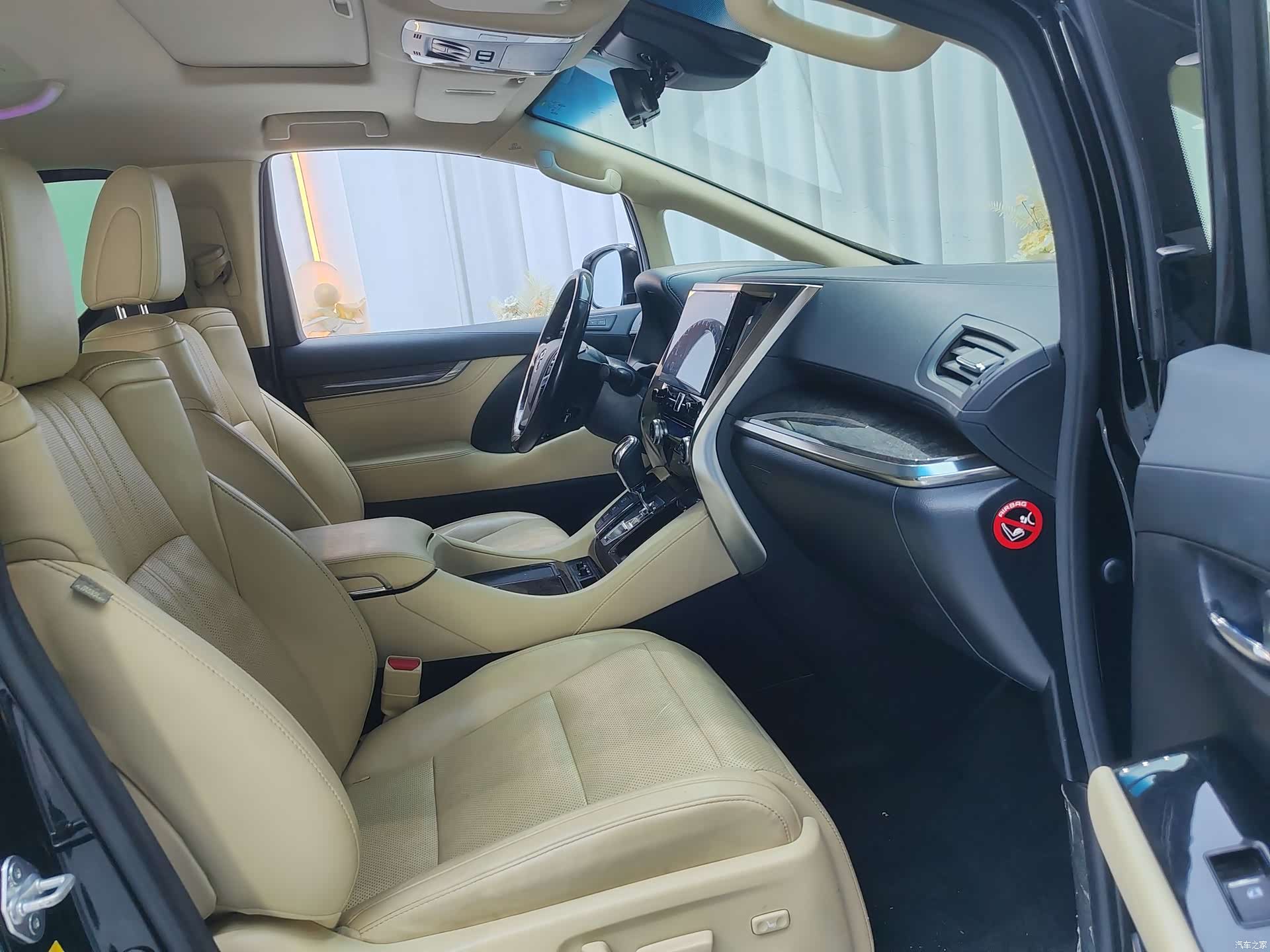 Toyota Alphard, 2022 16