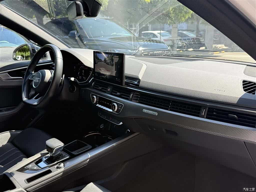 Audi A4L, 2023 все фото