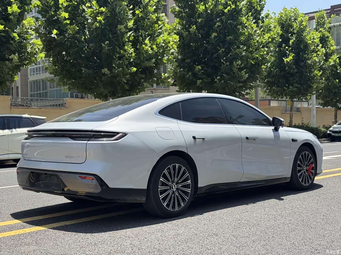 Geely 8, 2025 4