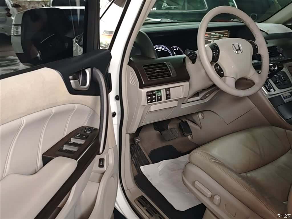 Honda Elysion, 2014 16