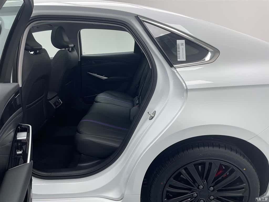 Geely Preface, 2025 10