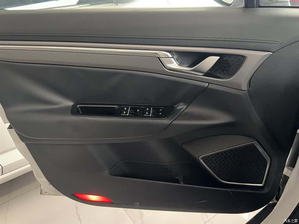 Geely Emgrand, 2017 3