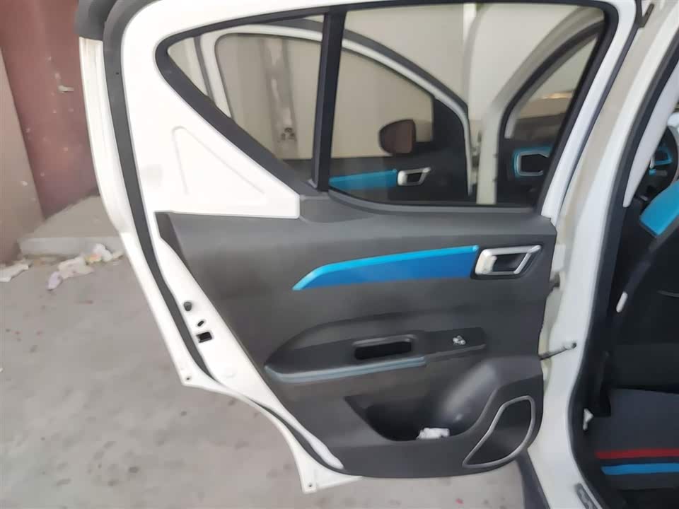 BAIC EC3