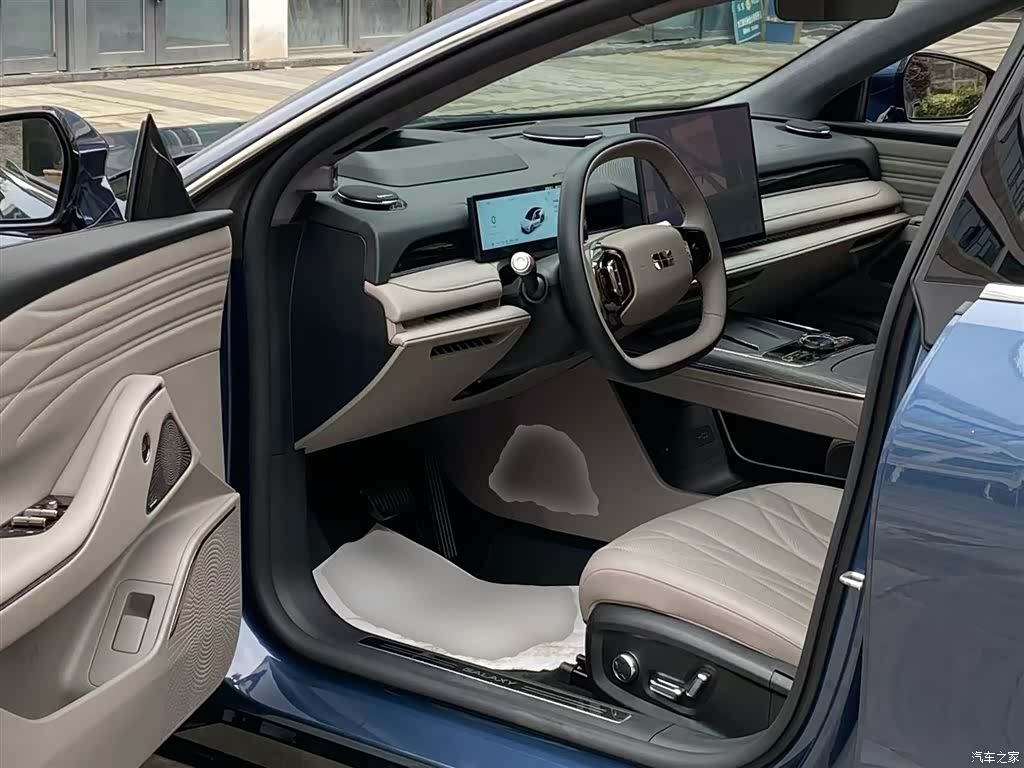 Geely 8, 2025 16