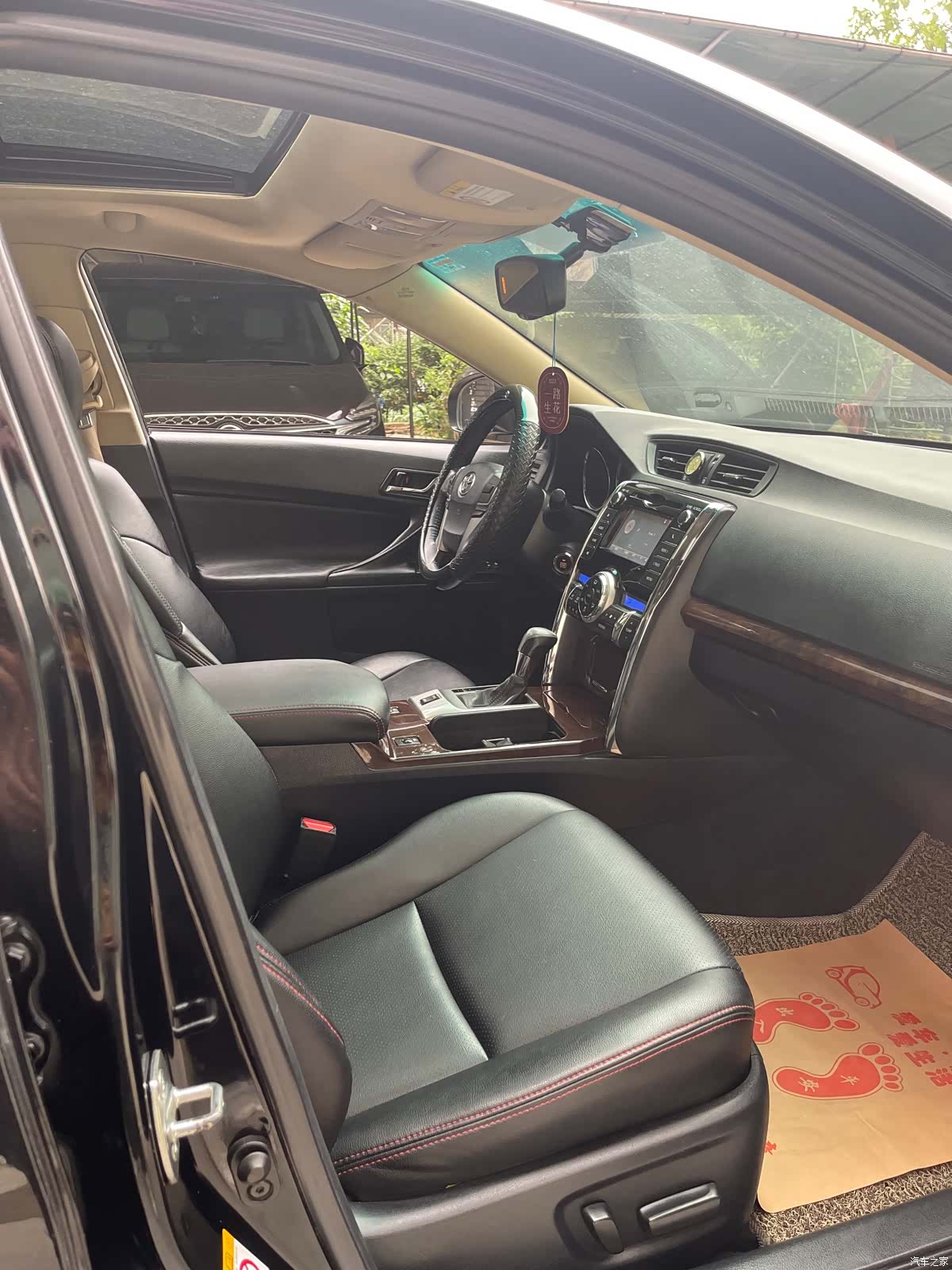 Toyota 2.5V, 2015 13