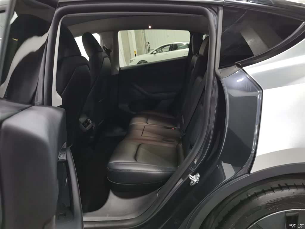 Tesla Model Y, 2024 15
