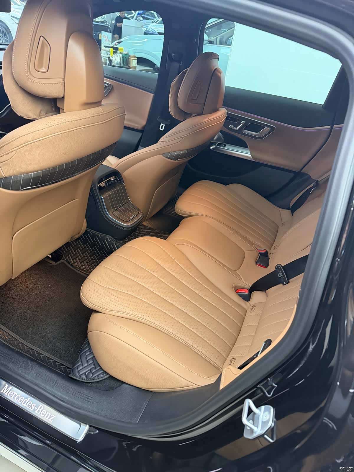 Mercedes-Benz E-Class, 2024 7