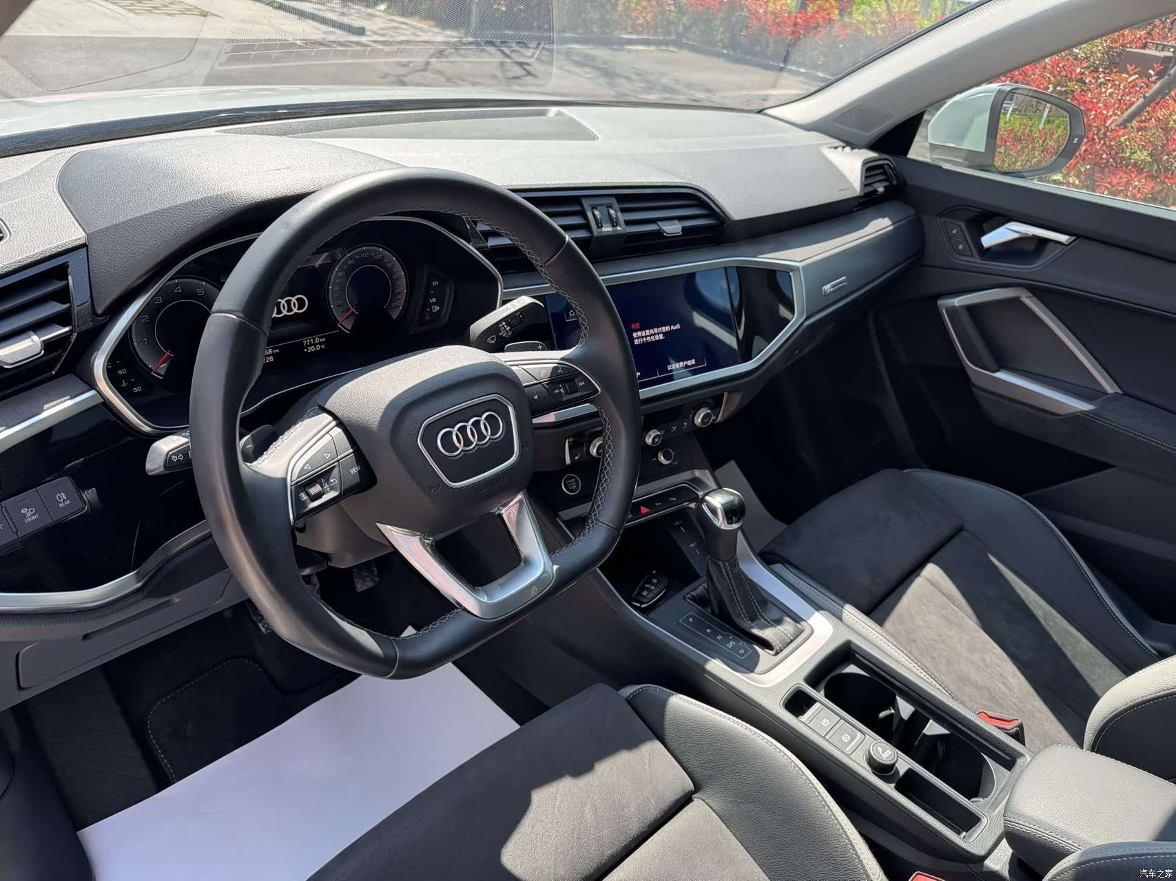 Audi Q3, 2022 10