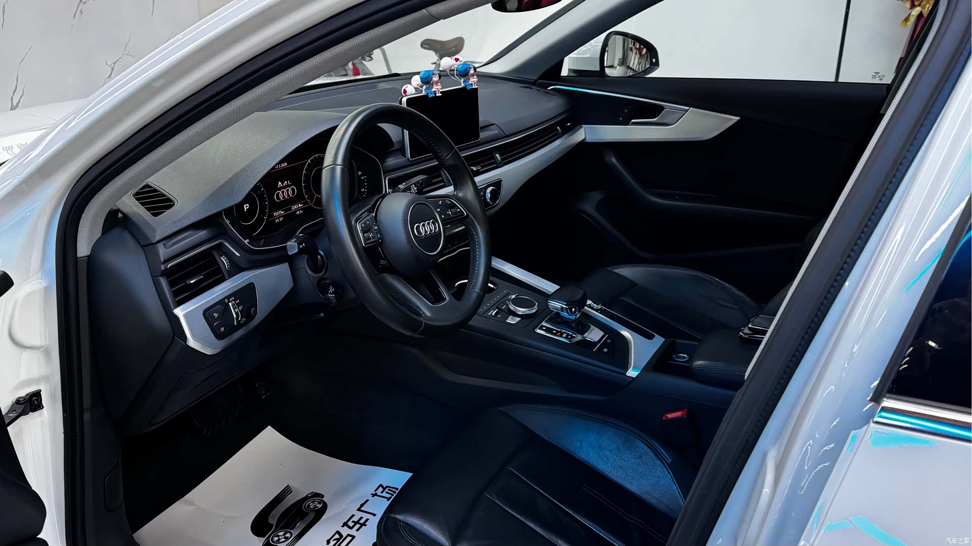 Audi A4L, 2019 все фото