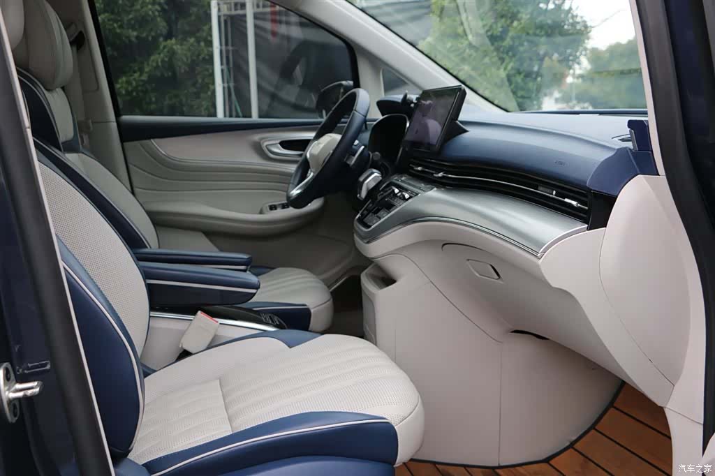 Roewe iMAX8, 2021 9