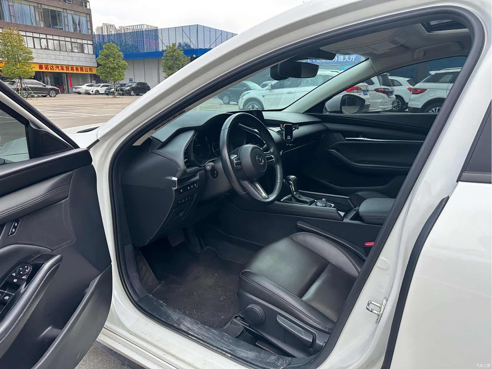 Mazda Mazda3, 2023 14