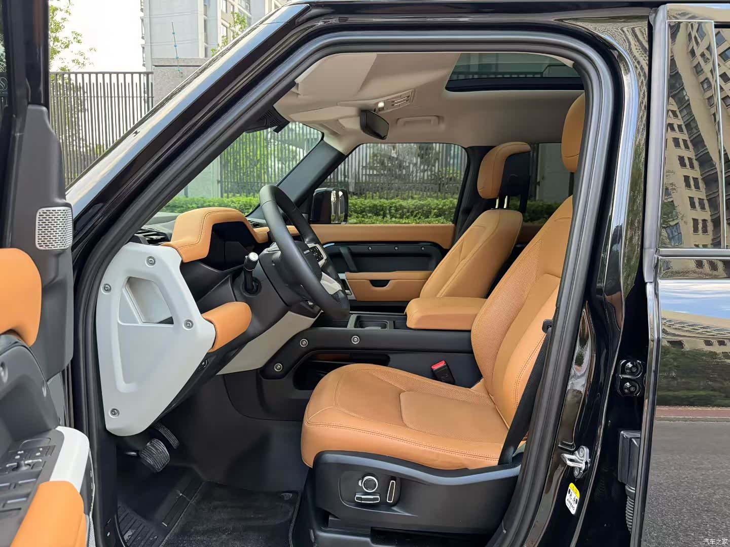Land Rover Defender, 2024 4