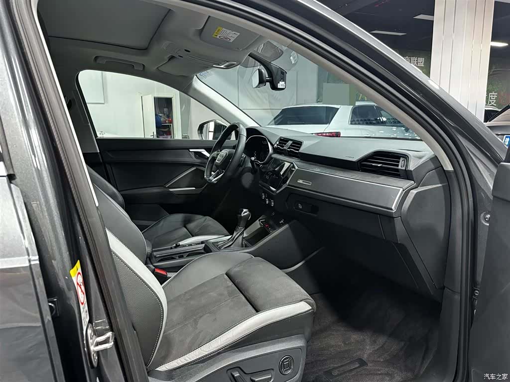 Audi Q3, 2022 12