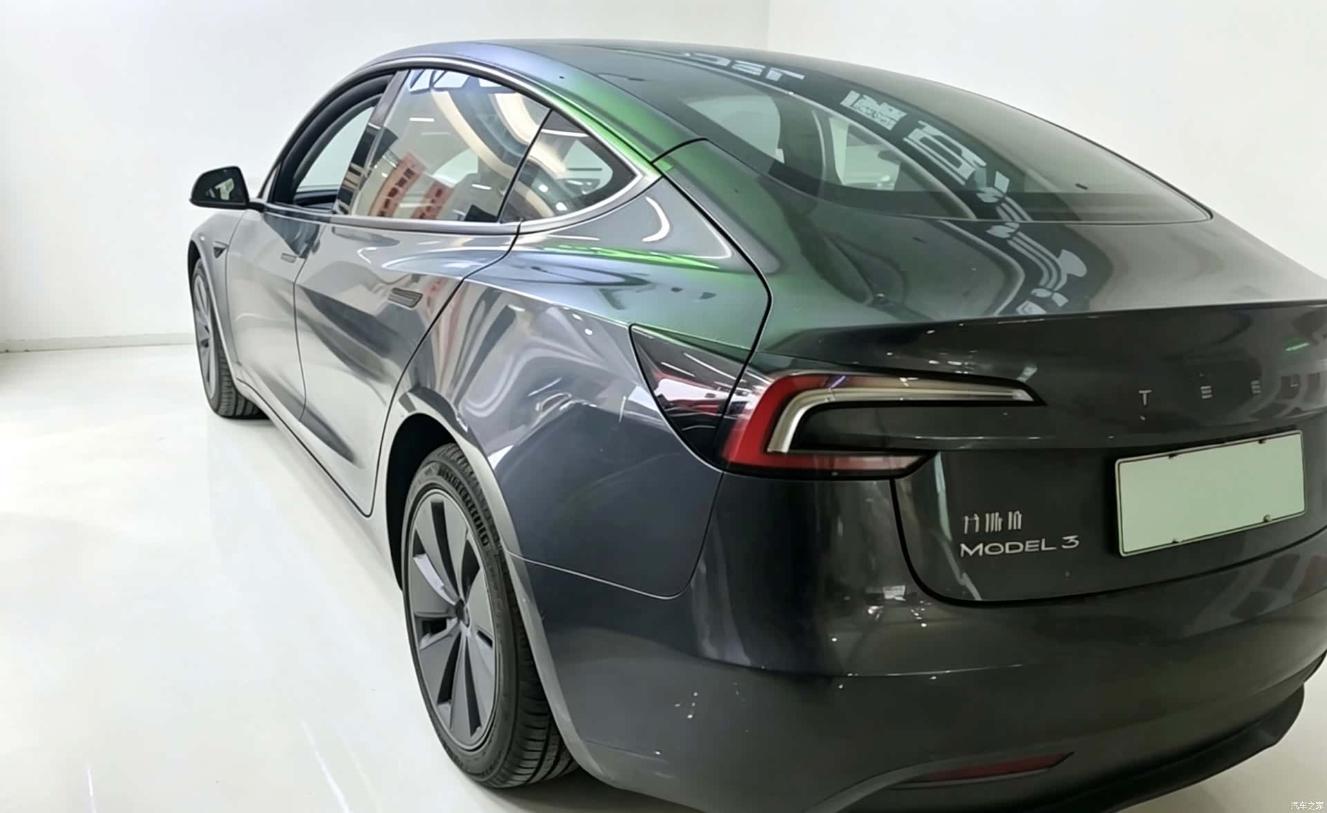 Tesla Model 3, 2025 6