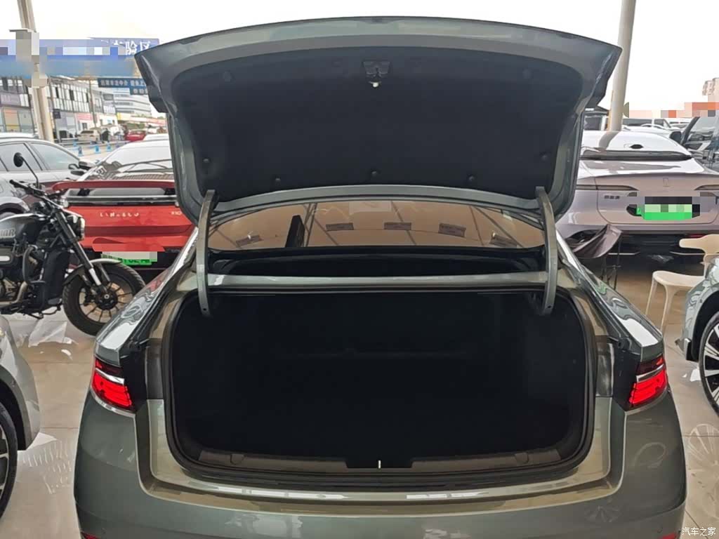 Geely Preface, 2025 19
