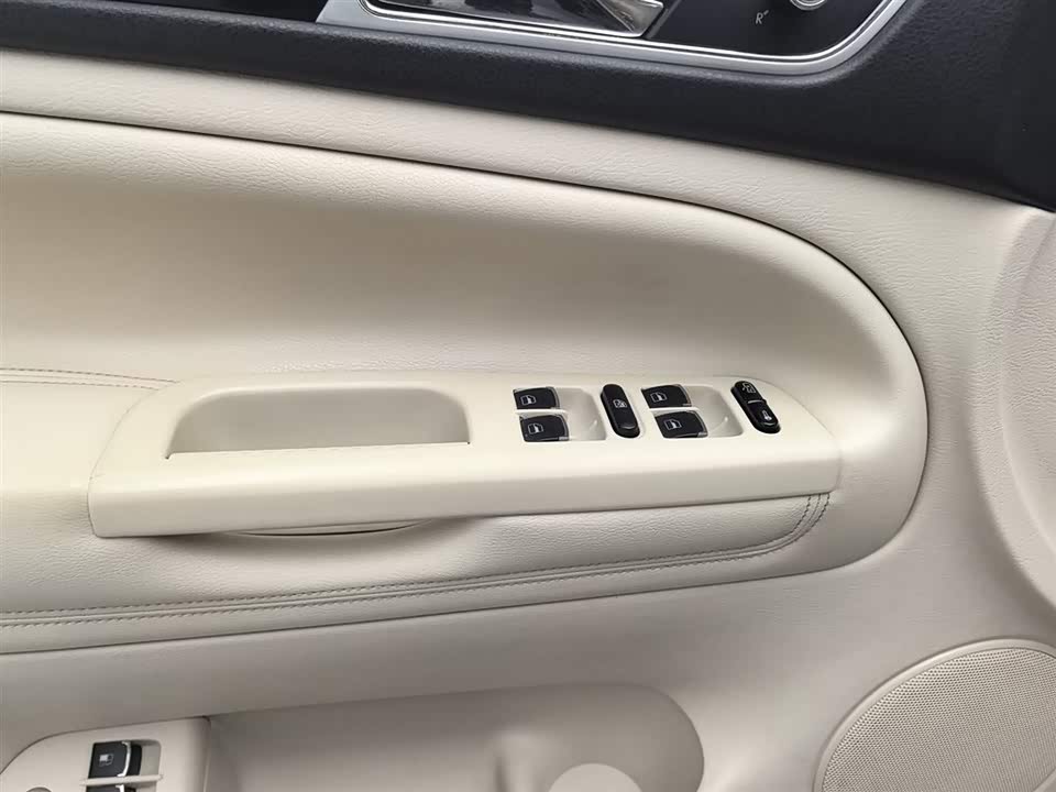 Volkswagen Passat Lingyu