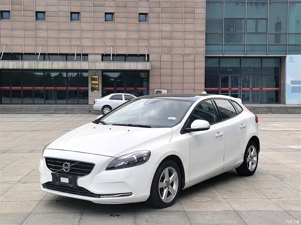 Volvo V40, 2016 1