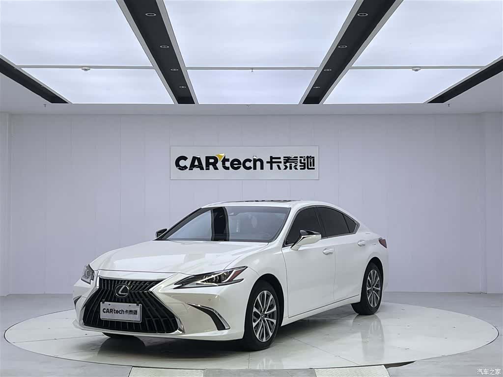 Lexus ES, 2024 1
