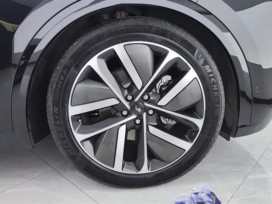 Li Auto Ideal L8