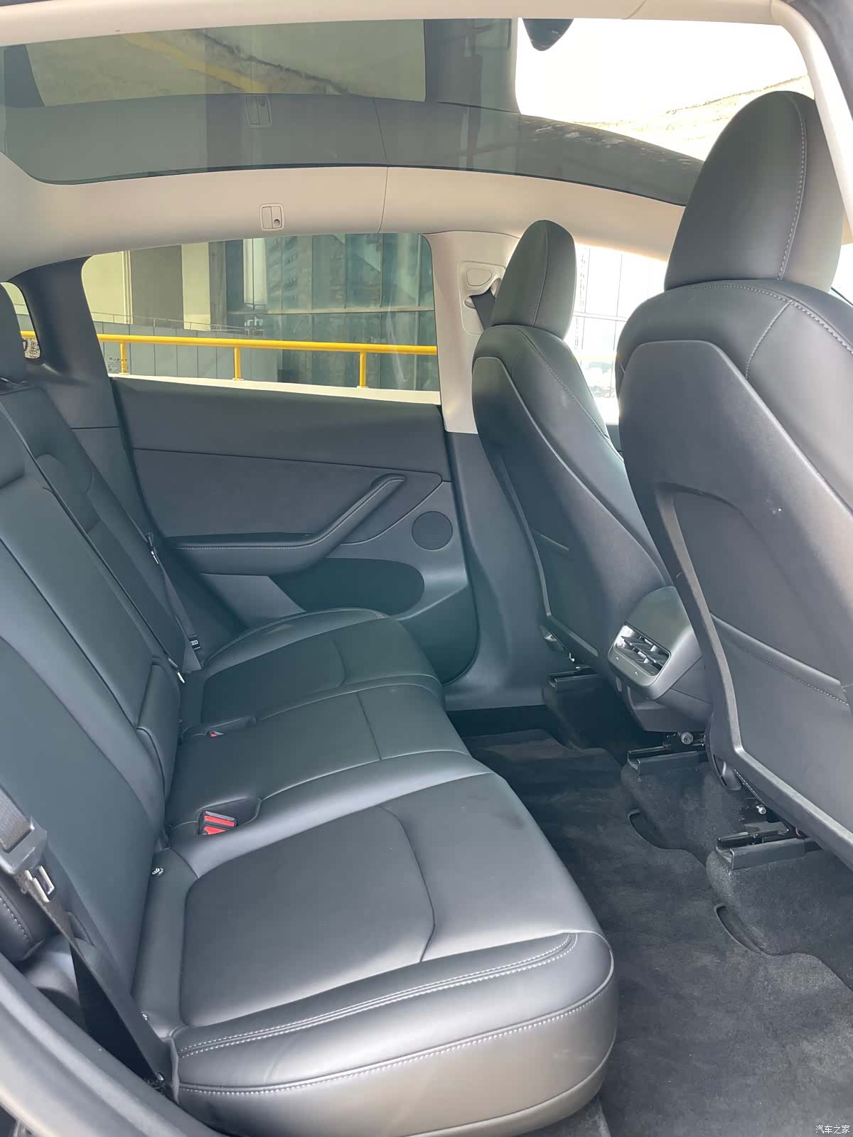 Tesla Model Y, 2023 13