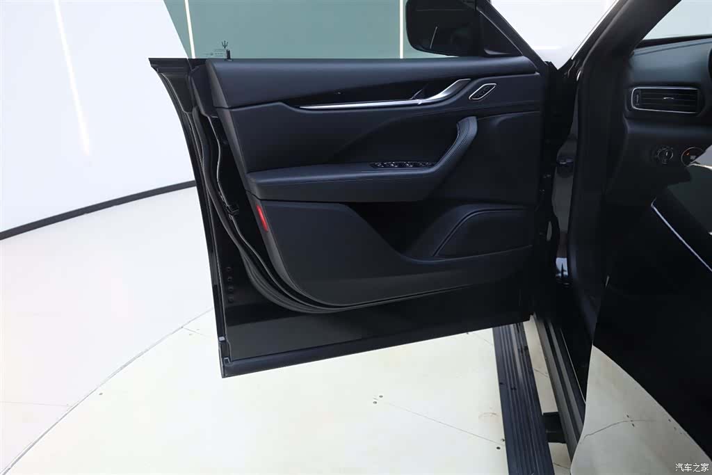 Maserati Levante, 2018 16