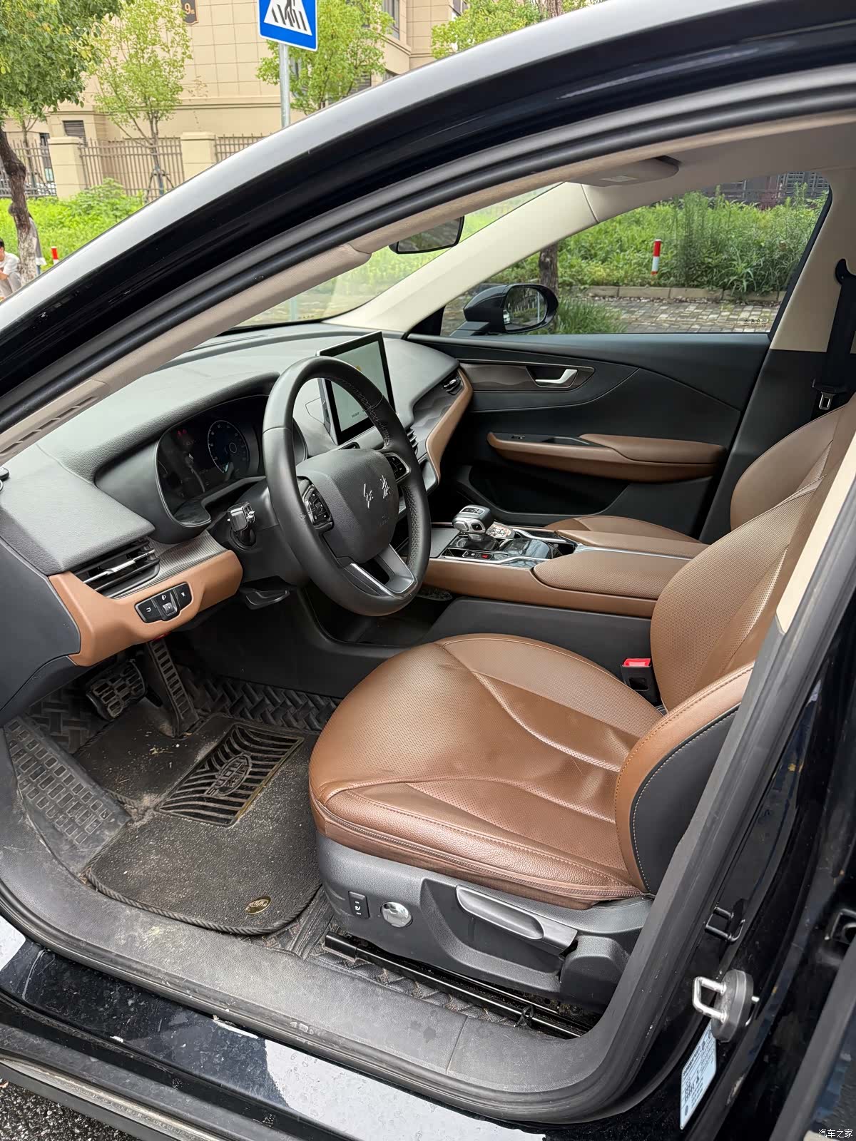 Hongqi QM5, 2022 6