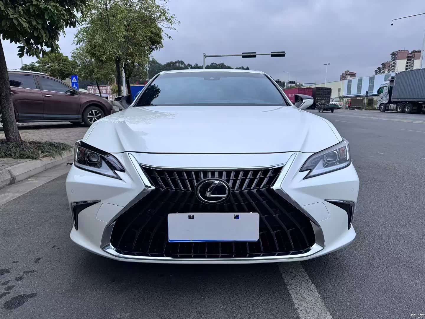 Lexus ES, 2023 2