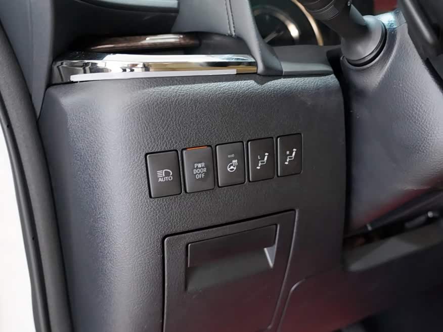 Toyota Vellfire 2023, фото 12