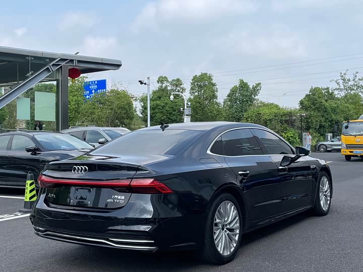 Audi A7L 2024 45TFSI S-line zhu meng xing liu jing tao zhuang