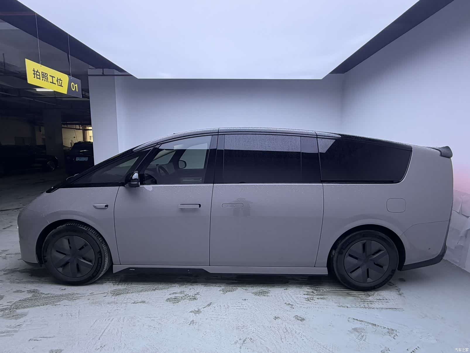 Li Auto MEGA, 2025 12