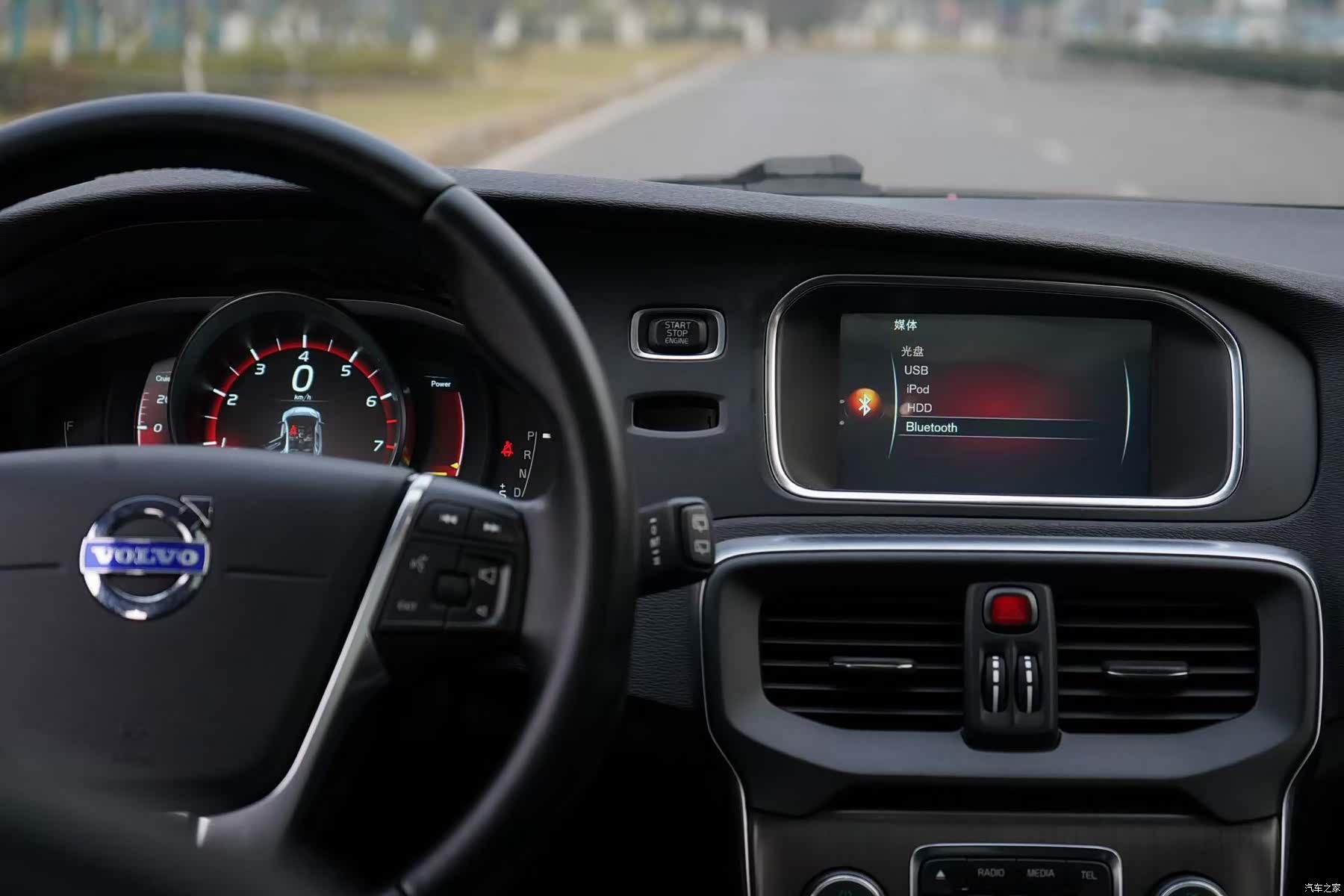 Volvo V40, 2015 9