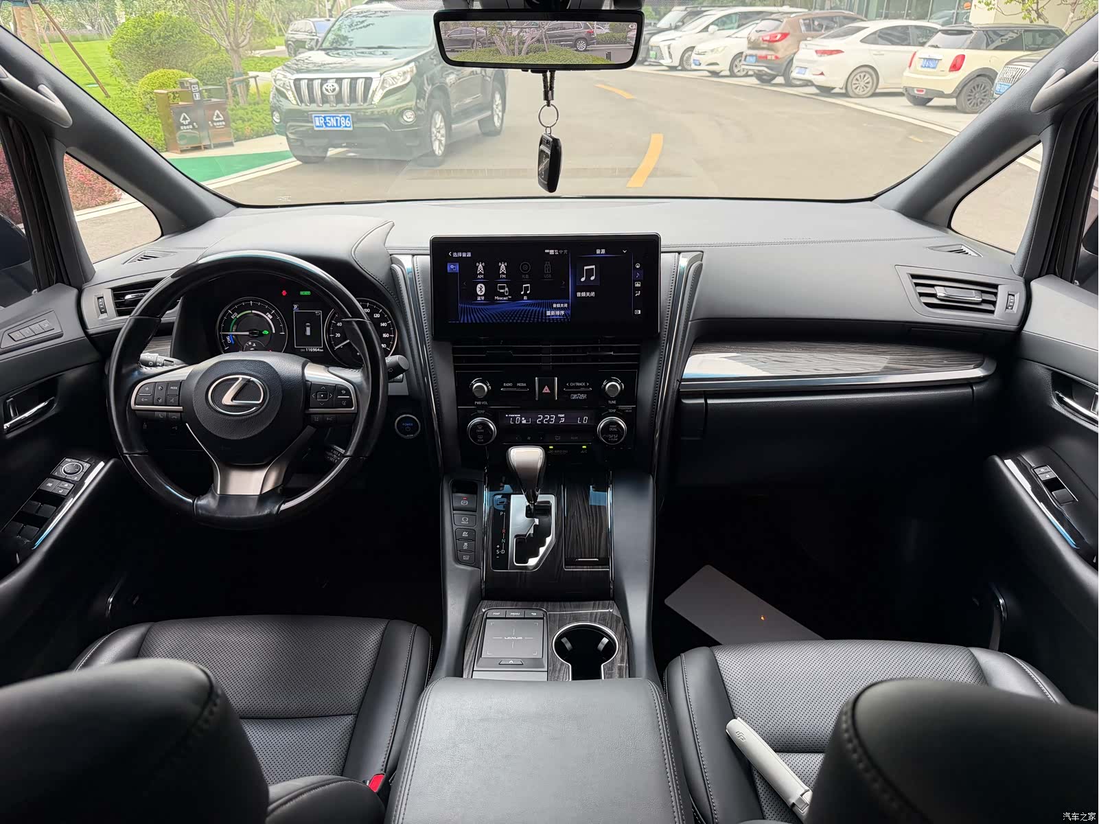 Lexus LM, 2021 12
