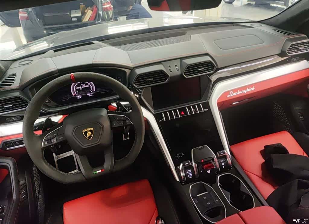 Lamborghini Urus, 2019 10