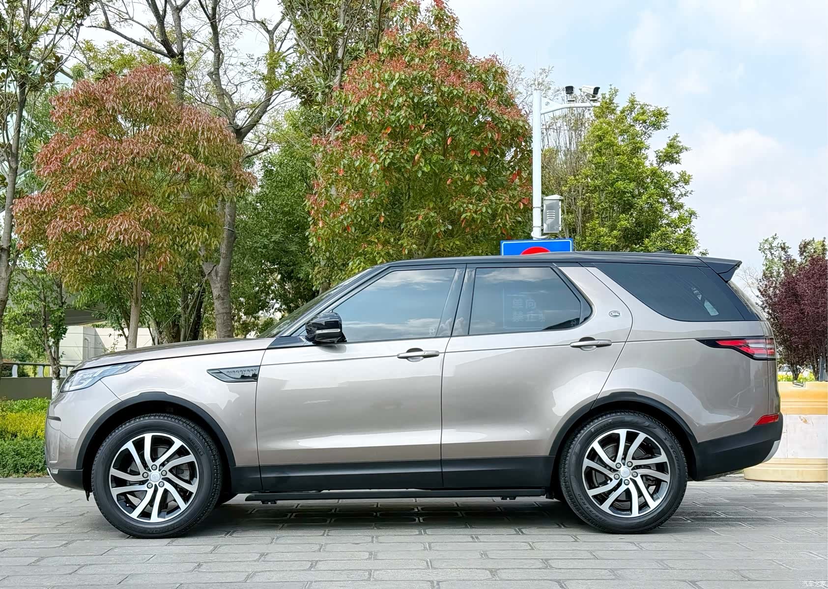Land Rover Discovery, 2018 3