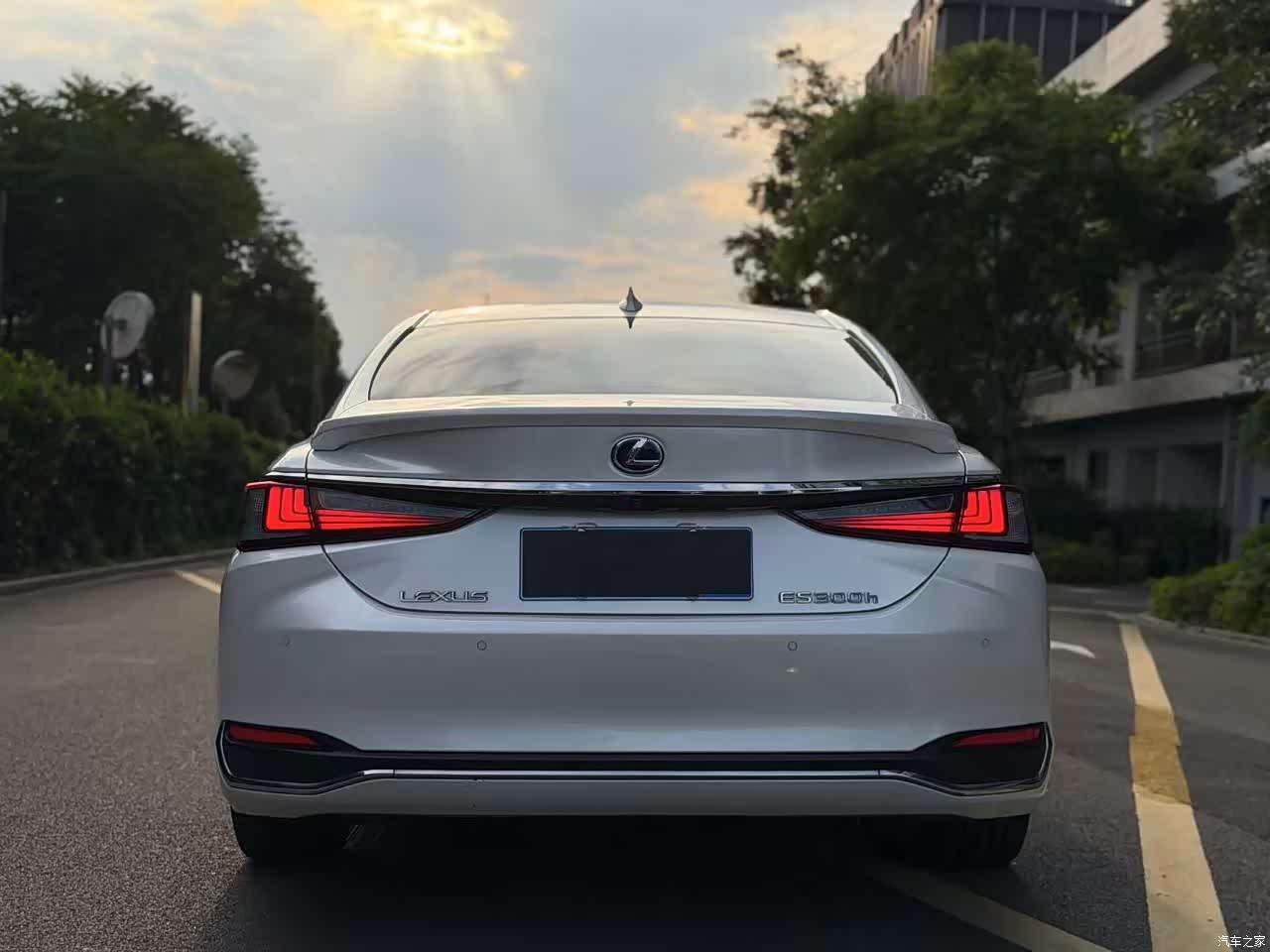 Lexus ES, 2019 8