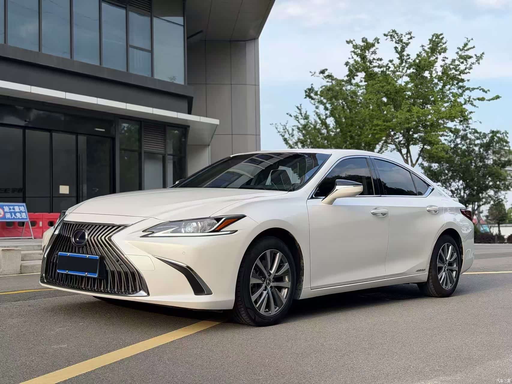 Lexus ES, 2019 1
