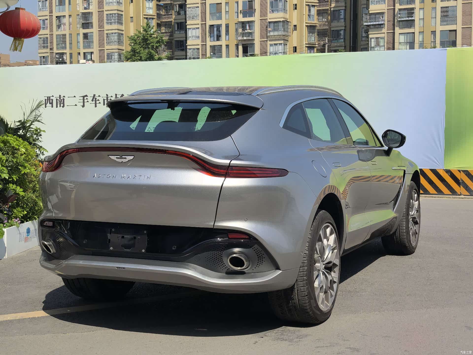 Aston Martin DBX, 2023 6
